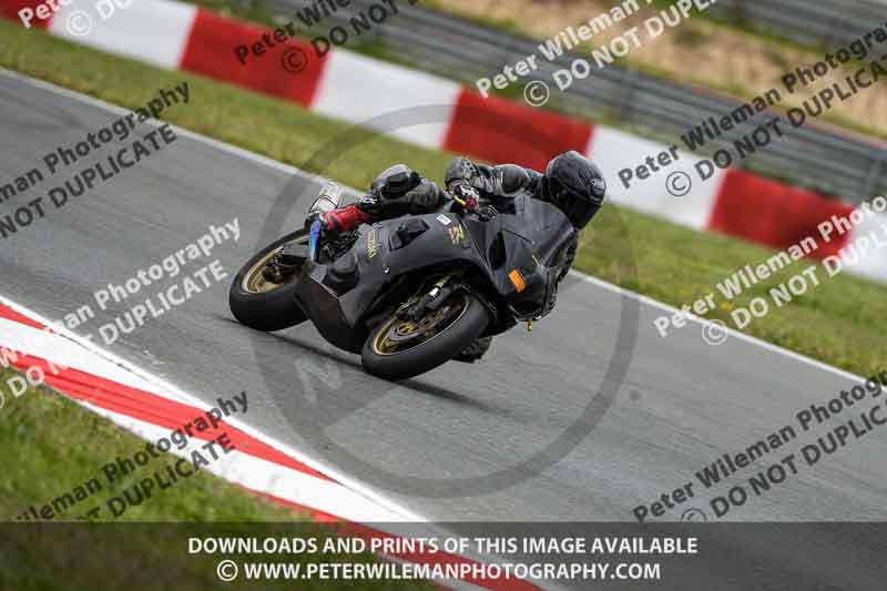 cadwell no limits trackday;cadwell park;cadwell park photographs;cadwell trackday photographs;enduro digital images;event digital images;eventdigitalimages;navarra;no limits trackdays;peter wileman photography;racing digital images;trackday digital images;trackday photos